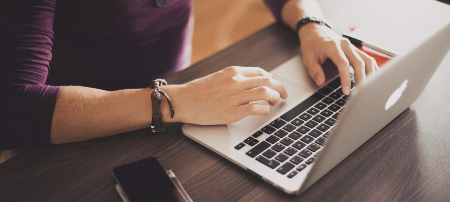 Espace de travail adapté pour la formation en ligne